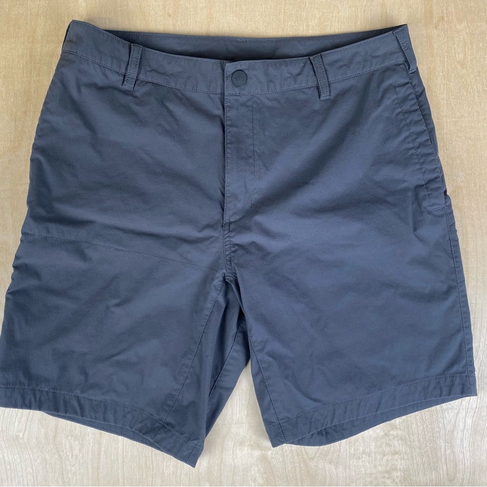 The North Face Mens 34 Nylon Outdoor Hiking Cargo Shorts Gray
